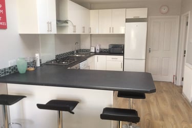 3 bed flat, Wallisdown Road, Wallisdown, Bournemouth, BH118PP - Image 2